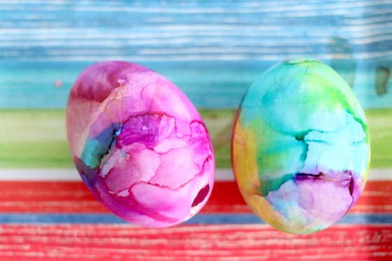 Tie-Dye Easter Eggs with Sharpies and Rubbing Alcohol Tie-Dye Easter Eggs with Sharpies and Rubbing Alcohol