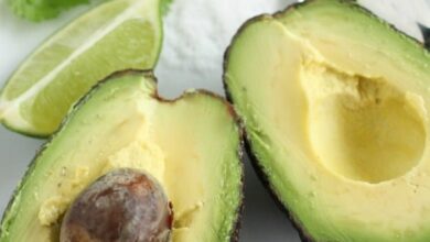 The Yummiest, Easiest Way to Eat a Plain Avocado The Yummiest, Easiest Way to Eat a Plain Avocado