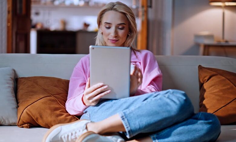 Are Content Distribution Platforms the New Curriculum Architects?