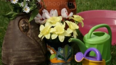 Pretend Play with Artificial Flowers – Toddler Activity Pretend Play with Artificial Flowers – Toddler Activity