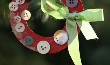 Simple Button Wreaths for Toddlers Simple Button Wreaths for Toddlers
