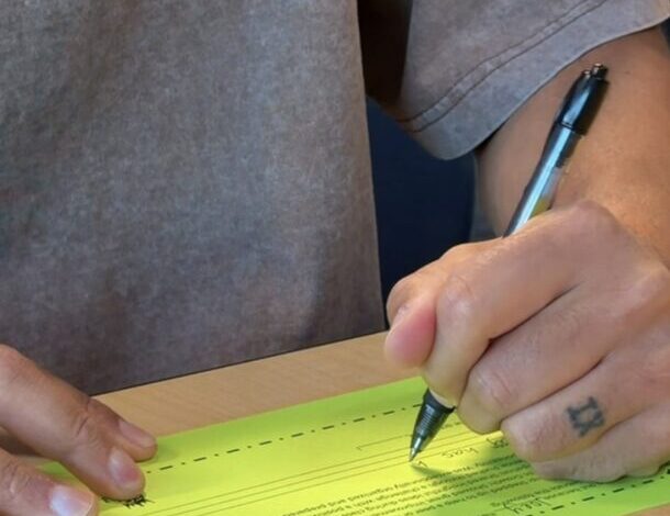 Middle School Teacher Sends Notes Home to Every Single Student