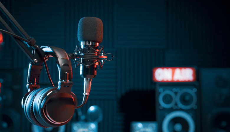 7 eLearning Unscripted Podcasts To Help You Drive Performance